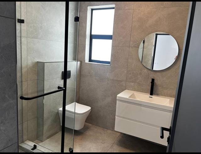 4 BEDROOM HOUSE FOR SALE IN MIDSTREAM HEIGHTS